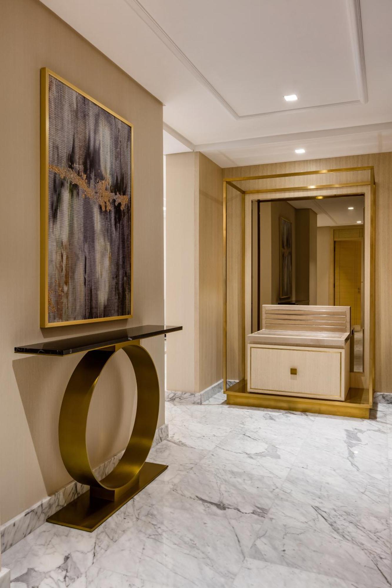 Royal Suite Lounge Access