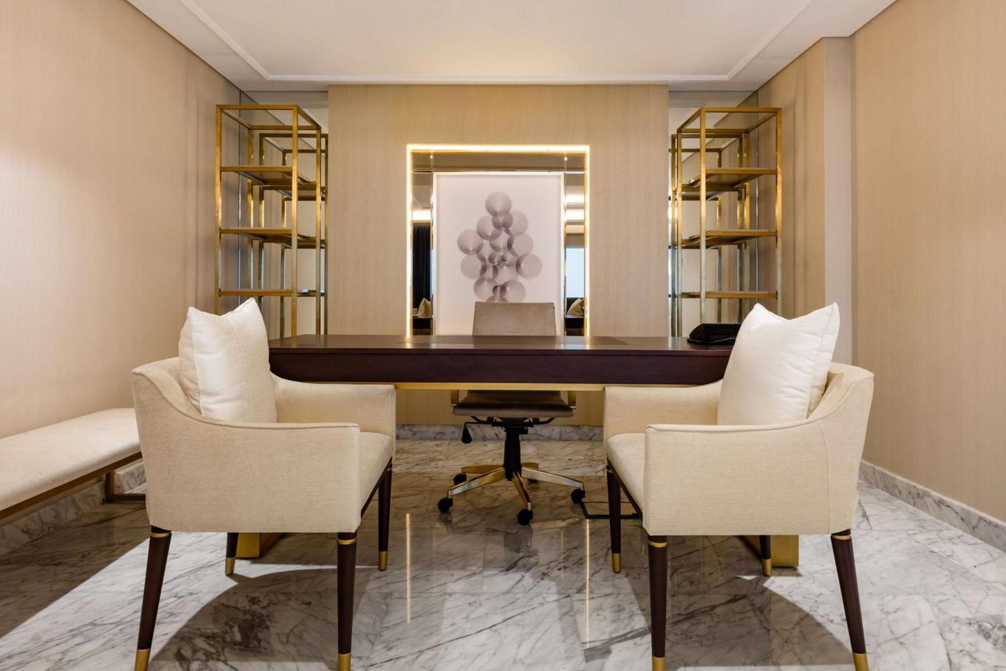 Royal Suite Lounge Access