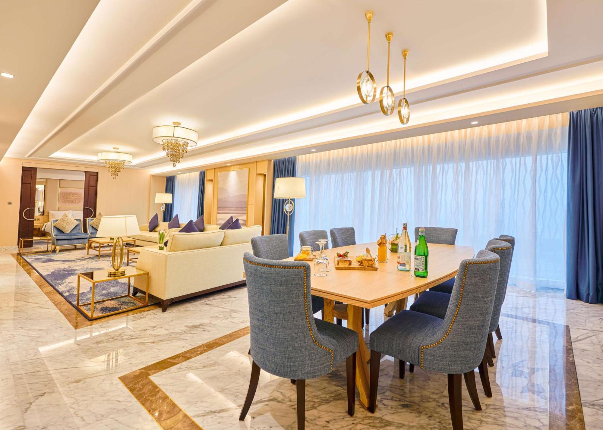 Royal Suite Lounge Access