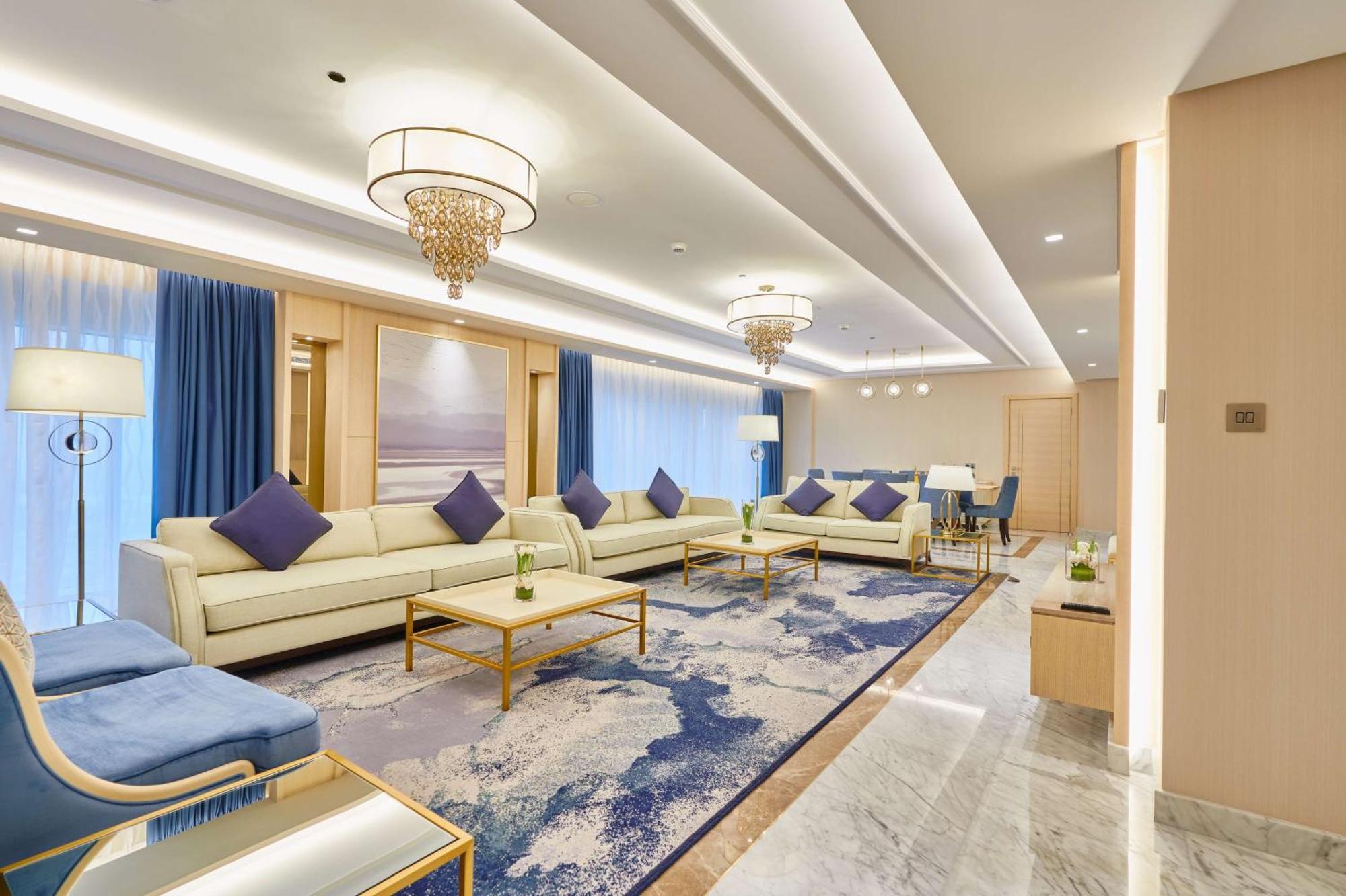 Royal Suite Lounge Access
